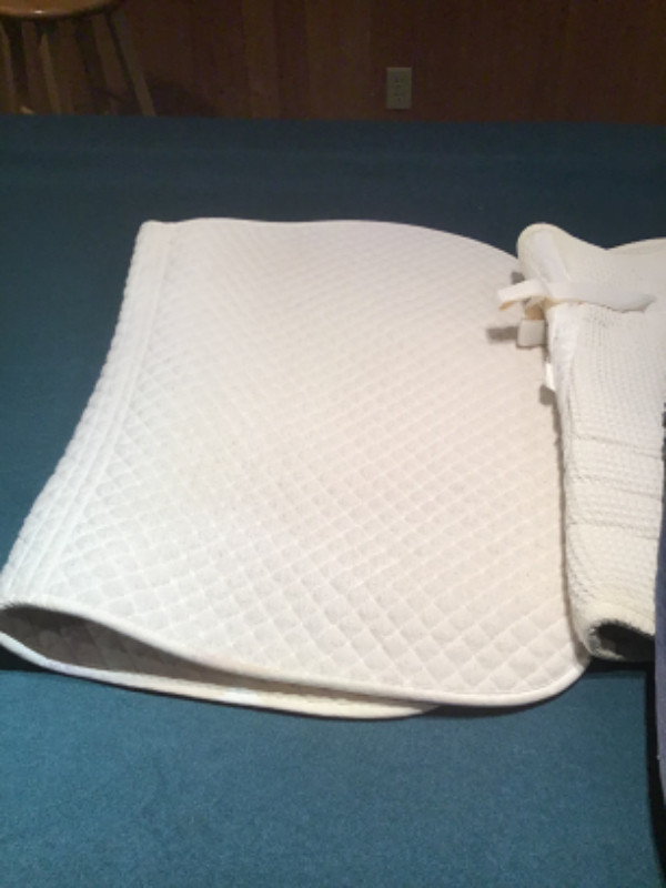 Horse Riding Pads (3) & White Horse Hat in Equestrian & Livestock Accessories in North Bay - Image 3