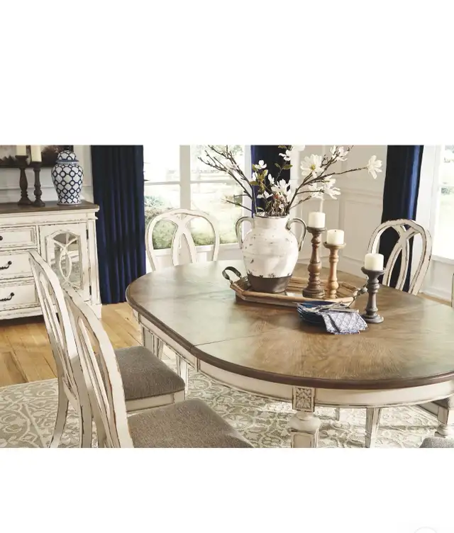 Dining Table with 6 Chairs  in Dining Tables & Sets in Markham / York Region - Image 5