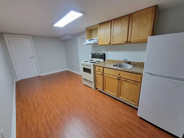 1 BEDROOM APARTMENT FOR 1, SEPARATE ENTRANCE, UTILITIES INCLUDED