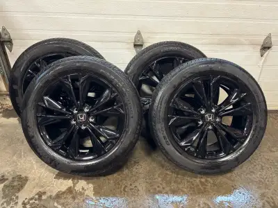 4pneus d’été sur mags Honda, pneu de marque Continental Crosscontact LXSport 235/55 R19, il était su...