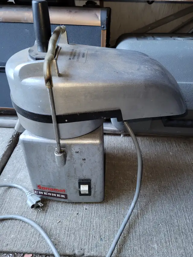 Commercial Fruit & Vegetable Juicer Sanamat in Industrial Kitchen Supplies in City of Toronto - Image 3