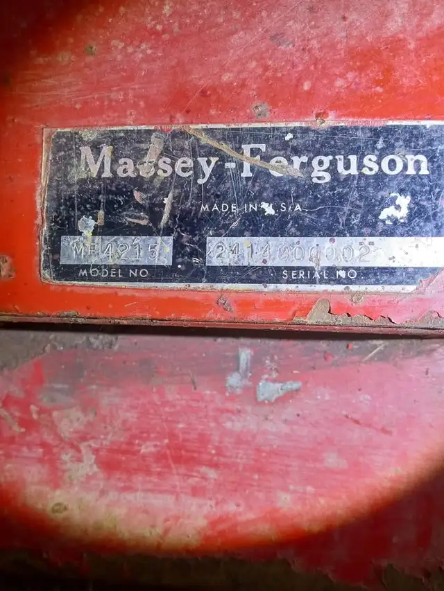 Massey Ferguson 4215 Mower Deck in Lawnmowers & Leaf Blowers in Annapolis Valley - Image 4