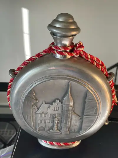 Gourde Sigg ville de Biel Bienne Suisse en étain fin, View more
