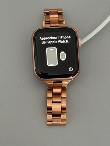 Montre Apple Watch série 4, 40 mm dans Bijoux et montres  à Saint-Hyacinthe