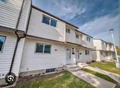 ***SERIOUS RENTERS ONLY*** 1 BEDROOM FOR RENT in townhouse***Looking for serious male roommates only...