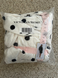 Victoria’s Secret Short Cozy Plush Robe! Polka Dots! GIFTABLE!