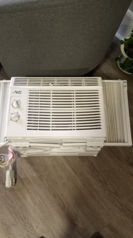 Air Conditioner in Window Treatments in City of Halifax - Image 2