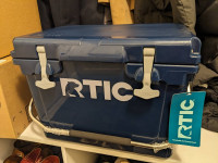 RTIC rotomolded hard chest cooler 20 QT (new)