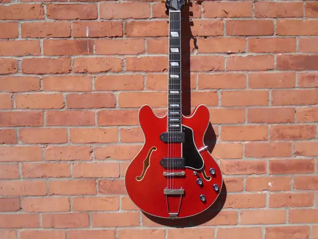 Eastman T64/TV-T-RED guitar w/hard case on sale in Guitars in City of Halifax - Image 2