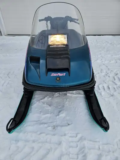 '93 Skidoo Safari , great shape , stored indoors , 2nd owner - have ownership , original manual, 377...