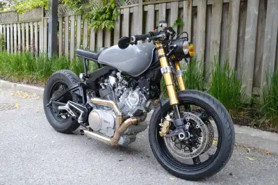 1983 Yamaha xv750 Virago (recently safetied and tuned at cyclewerx mechanic shop) GSXR 1000 front en...