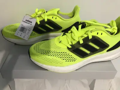 Adidas Pureboost 22 - M10 Regular fit Lace closure Engineered mesh upper Cushioned, responsive feel...