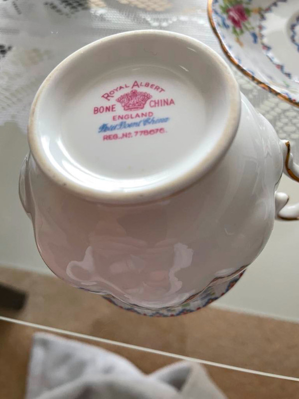 Royal Albert bone China tea cups in Kitchen & Dining Wares in Delta/Surrey/Langley - Image 2