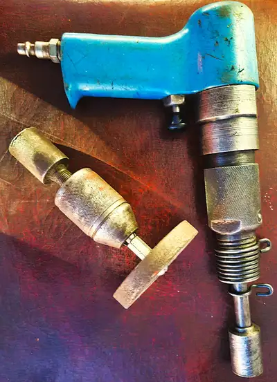 Air tool with attachment. Excellent condition. Cash Only Estate Sale