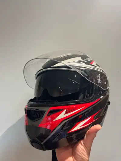 This is a used black, red and white Graph motorcycle helmet, ready for your next ride! Mudular adjus...