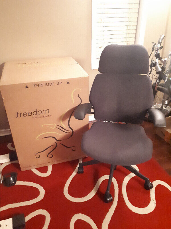 Humanscale Freedom Office Chair w headrest, gel seat, hard floor in Chairs & Recliners in Ottawa