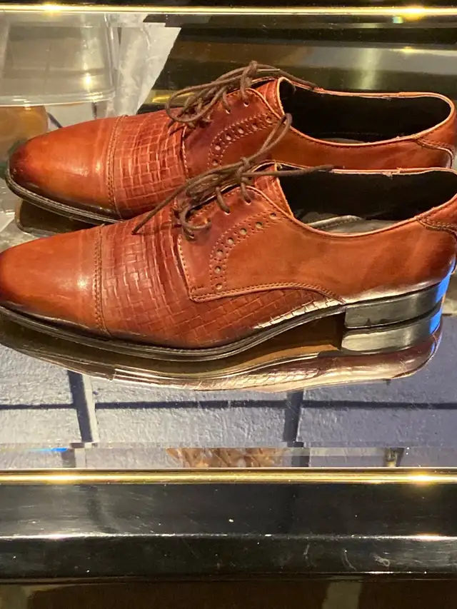 Harry Rosen Cucio Vero Men’s Brown Leather Shoes in Men's in Mississauga / Peel Region - Image 4
