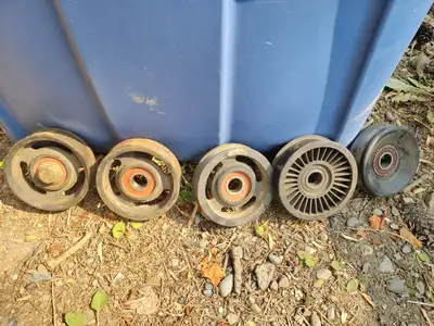 Pulleys for F350 7.3 L Powerstroke -unused $25 for all