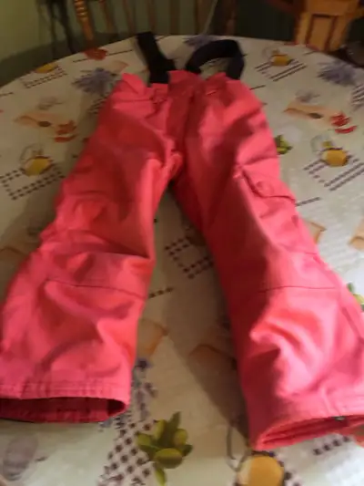 pantalon d’hiver ( salopette) gr:4 pour fille ,en bonne conditio, View more