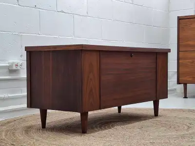 Meuble de rangement mid-century en noyer (coffre, banc), View more