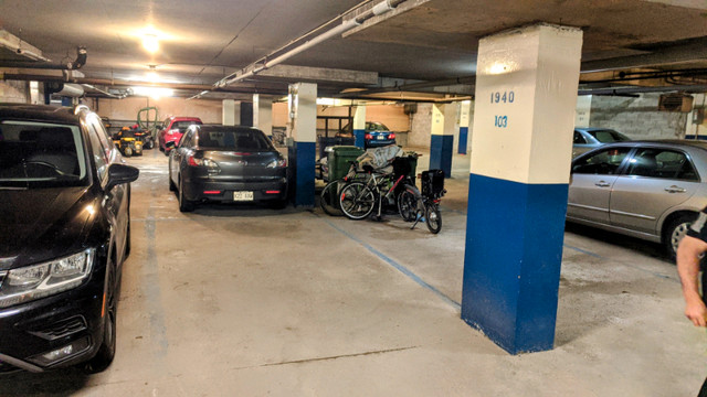 Garage Montréal intérieur sécuritaire / Safe indoor parking dans Entreposage et stationnement à louer  à Ville de Montréal