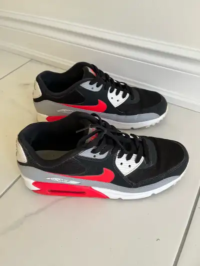 Nike Air Max Men’s US size 11. These shoes have been well worn but have life left in them. The origi...