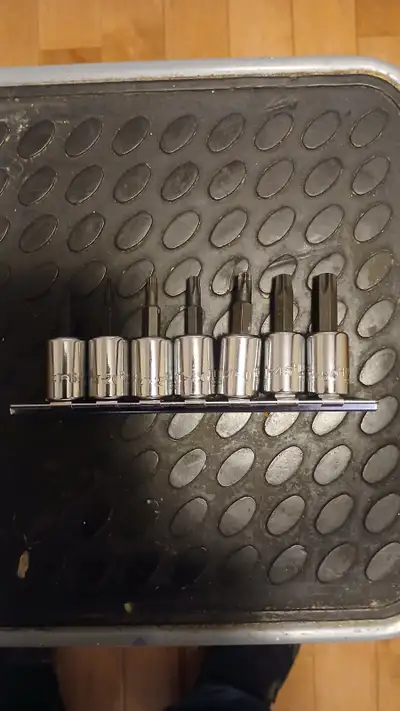 Husky USA 7PC Torx Socket Set Brand: Husky USA Drive: 3/8" socket Torx: T15, T20, T25, T30, T40, T45...