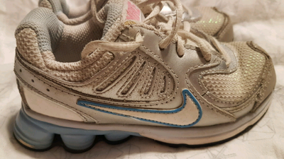 GIRLS SIZE 9C NIKE SHOX QUALIFY SHOES EXCELLENT CONDITION , View more