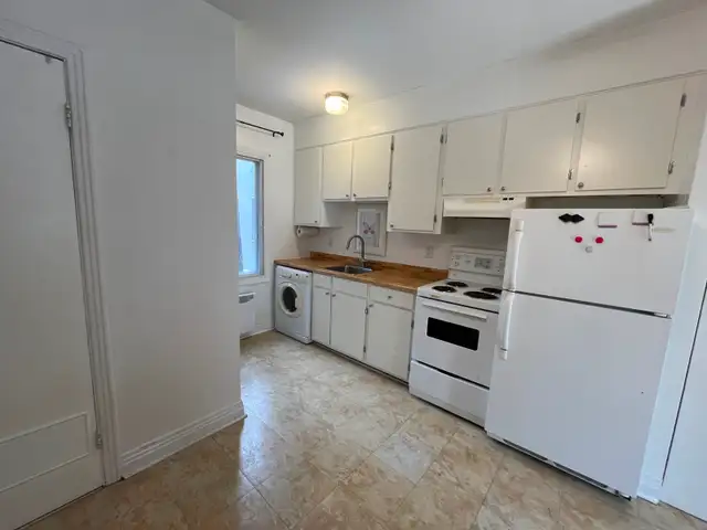 Villeray 2 1/2 style loft 500 pi.ca  près du Métro