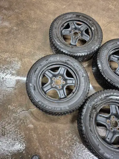 Size:17×7j Off set:50 Bolt pattern:5×120 Centre bore:66.9mm Tire size:225 65 17 Dot :2021 Michelin x...