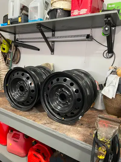 Selling 4 new rims they fit newer 5 bolt Nissan Kicks asking $200