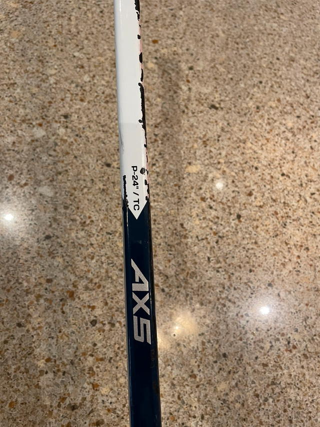 True AX5 Goalie Stick - Intermediate P-24 (x2) Regurlar dans Hockey  à Ouest de l’Île - Image 2