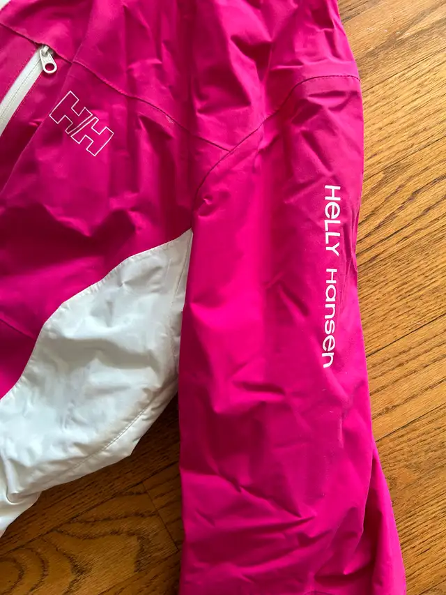 Helly Hansen women’s large ski/winter/snow jacket - lightly used in Women's - Tops & Outerwear in Calgary - Image 3