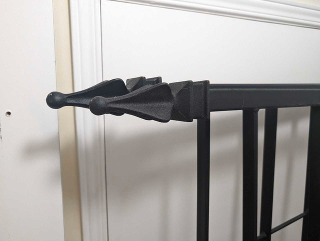Wrought iron bed frame (QUEEN) in Beds & Mattresses in St. Catharines - Image 2