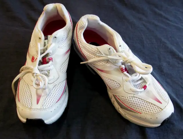 Women's training shoes, Runners size 11, NEW, pink accents in Women's - Shoes in Markham / York Region - Image 5