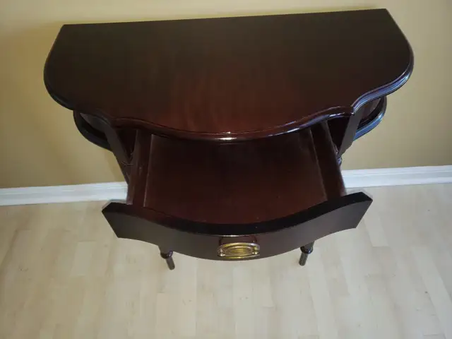 Elegant Wooden Console Table and Elegant Wooden Corner Arc Table in Other Tables in City of Toronto - Image 4