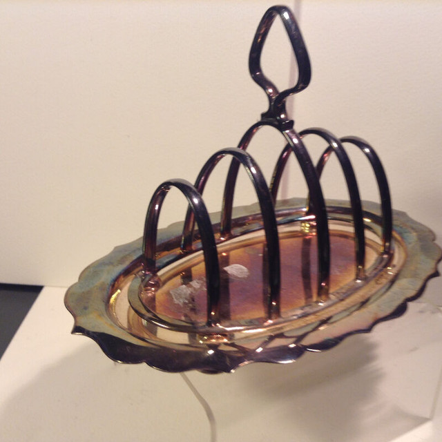 Vintage Toast Rack in Arts & Collectibles in Vancouver - Image 4