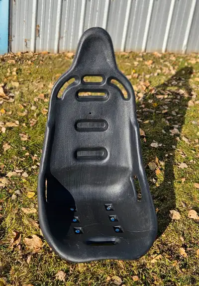 ✅ Pickup location - Pipestone Alberta ✅ Like New Condition ⭐RCI 8000S Poly Hi-Back Seat *Black ⭐RCi...