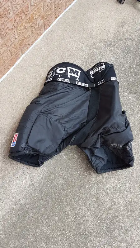 CCM Hockey pants Senior in Hockey in Markham / York Region - Image 6