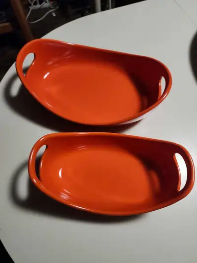 Set of 2 Rachael Ray casserole dishes Orange in color 1.25 QT and a 2.25 QT dishes Microwave, oven d...