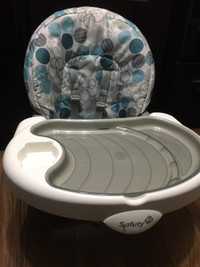 Baby or toddler adjustable feeding/booster chair with tray