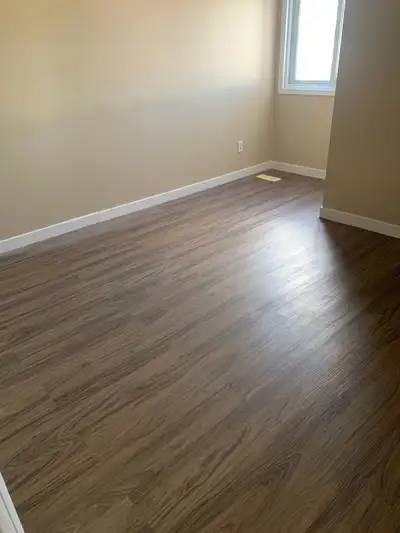 rooms available for students and professionals in private and sharing. parking available. private re...