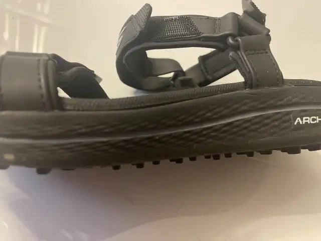 Skechers spikeless golf sandals - women's size 8 in Golf in Ottawa - Image 5