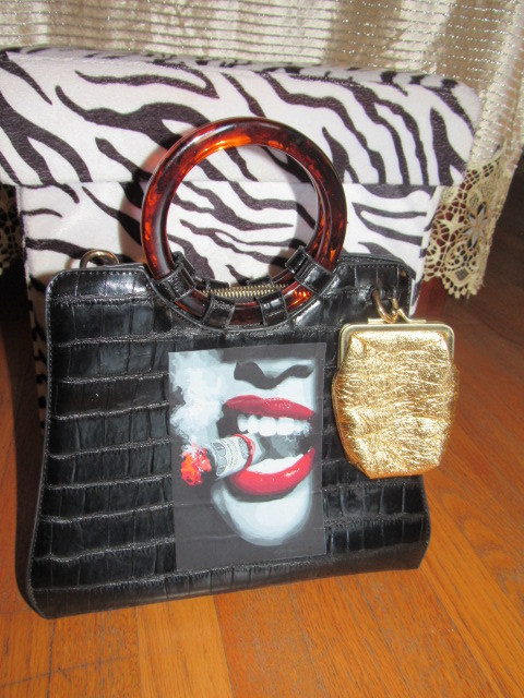 Rare unique design leather black medium size handbag in Women's - Bags & Wallets in Ottawa - Image 3