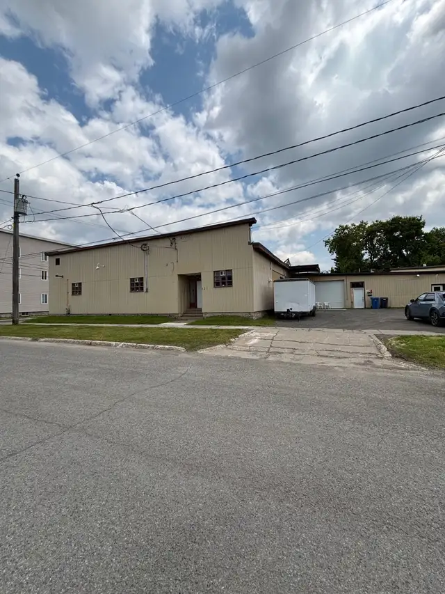 LOCAL COMMERCIAL 3200pc - JOLIETTE