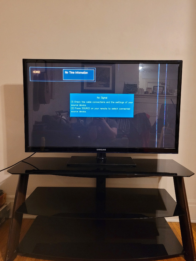 40 inch Samsung HD TV with TV Stand & Remote in TVs in Hamilton - Image 2