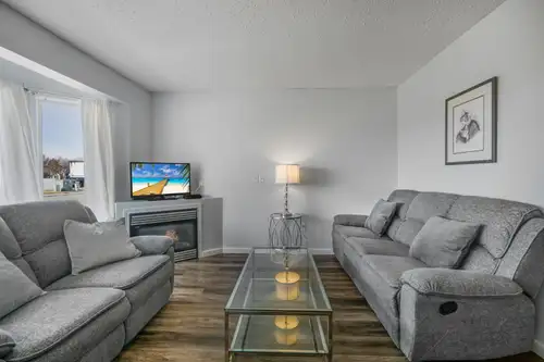Available May 1, 2026 Newly renovated 2 bedrooms townhouse style condo, quite, grown floor, no steps...