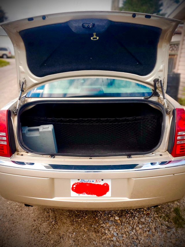 2006 Chrysler 300c, 5.7 L HEMI V8 in Cars & Trucks in Calgary