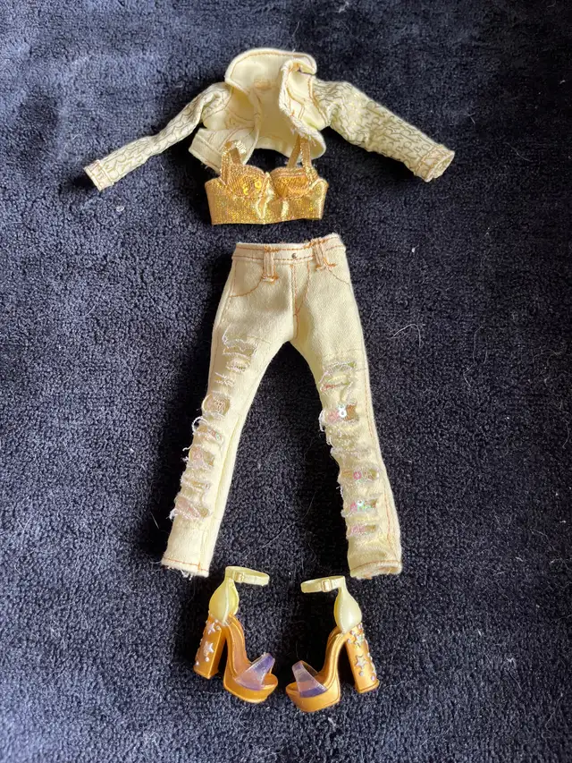Rainbow, high doll ( Yellow) in Toys & Games in Oshawa / Durham Region - Image 4