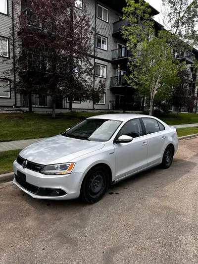 Hey sellingr my Volkswagen Jetta hybrid it’s been a good car amazing in fuel very effluent and sleek...